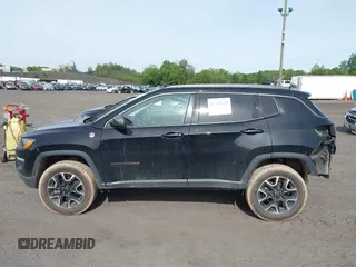 2020 Jeep Compass Trailhawk z VIN 3C4NJDDB7LT195317, wystawiony jako IAAI lot #42325122 z przebiegiem 97 858 mil mil oraz . Historia ofert i sprzedaży dostępna na DreamBid. Obrazek 14.
