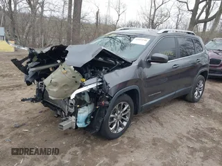 2019 Jeep Cherokee Latitude Plus with VIN 1C4PJLLB4KD382412, listed as a IAAI auction lot 41853246 with 97,512 mi miles. Bid and sale history available at carsss.com. Image 18.