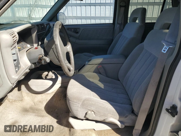 1996 Chevrolet Blazer z VIN 1GNCS13W2T2160393, wystawiony jako Copart lot #70889204 z przebiegiem 118 286 mil mil oraz Czysty tytuł • Clean title. Historia ofert i sprzedaży dostępna na DreamBid. Obrazek 7.