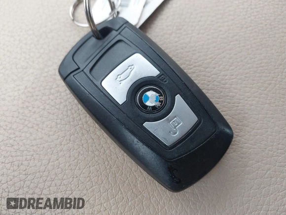 2015 BMW 3 Series 328i xDrive with VIN WBA3B5G55FNS12357, listed as a IAAI auction lot 41564058 with 91,573 mi miles. Bid and sale history available at carsss.com. Image 11.