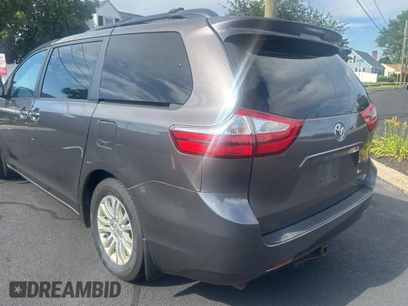 2015 Toyota Sienna XLE with VIN 5TDYK3DC5FS567460, listed as a Copart auction lot 63311295 with 296,433 mi miles and Clean title. Bid and sale history available at DreamBid. Image 3.
