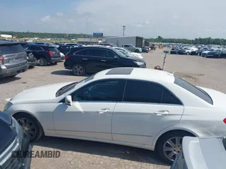 2013 Mercedes-Benz E 350 Luxury z VIN WDDHF5KB9DA733604, wystawiony jako IAAI lot #42514039 z przebiegiem 131 047 mil mil oraz . Historia ofert i sprzedaży dostępna na DreamBid. Obrazek 14.