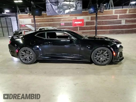 2023 Chevrolet Camaro ZL1 z VIN 1G1FJ1R62P0157102, wystawiony jako Copart lot #79703174 z przebiegiem 12 392 mil mil oraz Szkody całkowita. Historia ofert i sprzedaży dostępna na DreamBid. Obrazek 17.