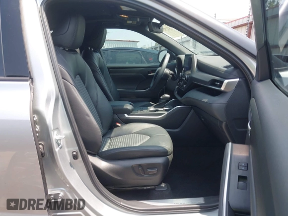 2023 Toyota Highlander L with VIN 5TDKDRAHXPS016140, listed as a IAAI auction lot 42275211 with 33,144 mi miles and . Bid and sale history available at DreamBid. Image 5.