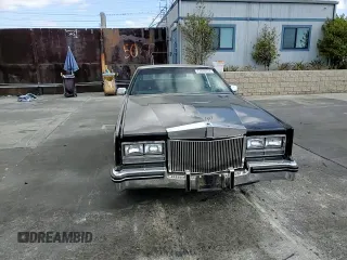 1985 Cadillac Eldorado z VIN 1G6EL578XFE640091, wystawiony jako Copart lot #71849374 z przebiegiem 30 631 mil mil oraz Szkody całkowita. Historia ofert i sprzedaży dostępna na DreamBid. Obrazek 11.