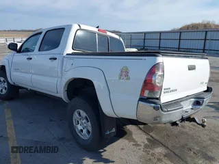 2015 Toyota Tacoma with VIN 3TMLU4EN8FM184297, listed as a IAAI auction lot 41759278 with 116,158 mi miles and . Bid and sale history available at DreamBid. Image 3.