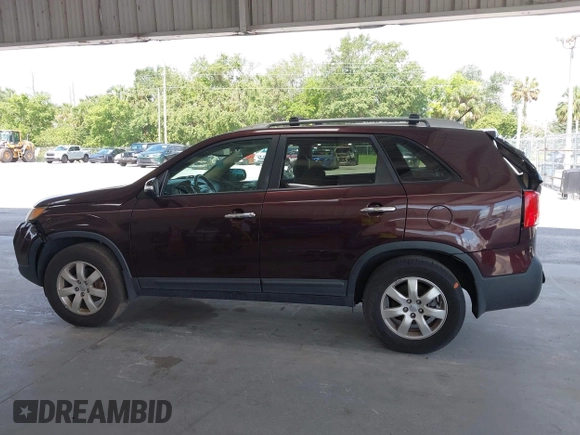 2012 Kia Sorento LX z VIN 5XYKT4A6XCG218424, wystawiony jako IAAI lot #42351646 z przebiegiem 185 016 mil mil oraz . Historia ofert i sprzedaży dostępna na DreamBid. Obrazek 14.
