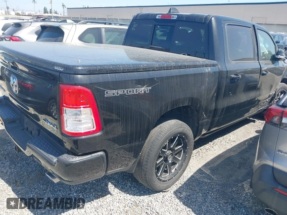 2021 Ram 1500 Big Horn z VIN 1C6SRFFT3MN791921, wystawiony jako IAAI lot #41970131 z przebiegiem 60 901 mil mil oraz . Historia ofert i sprzedaży dostępna na DreamBid. Obrazek 4.