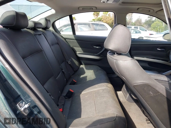 2007 BMW 3 Series 328i z VIN WBAVC53577FZ70532, wystawiony jako IAAI lot #42507614 z przebiegiem Nie podano mil oraz . Historia ofert i sprzedaży dostępna na DreamBid. Obrazek 8.
