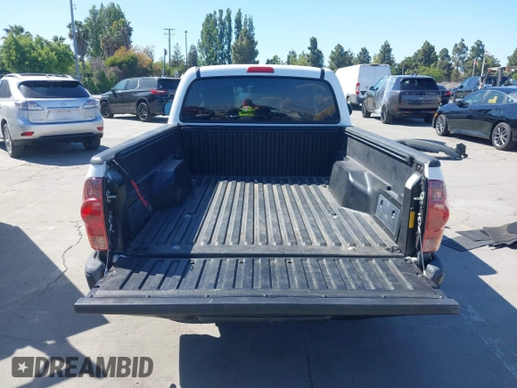 2014 Toyota Tacoma z VIN 5TFNX4CN0EX036172, wystawiony jako IAAI lot #42257113 z przebiegiem 171 601 mil mil oraz . Historia ofert i sprzedaży dostępna na DreamBid. Obrazek 17.