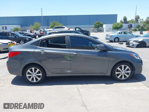 2013 Hyundai Accent GLS z VIN KMHCU4AE9DU427450, wystawiony jako IAAI lot #42415750 z przebiegiem 105 890 mil mil oraz . Historia ofert i sprzedaży dostępna na DreamBid. Obrazek 12.