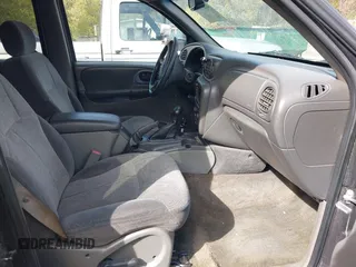 2004 Chevrolet TrailBlazer LT with VIN 1GNDT13S742129740, listed as a IAAI auction lot 41855217 with 205,496 mi miles. Bid and sale history available at carsss.com. Image 5.