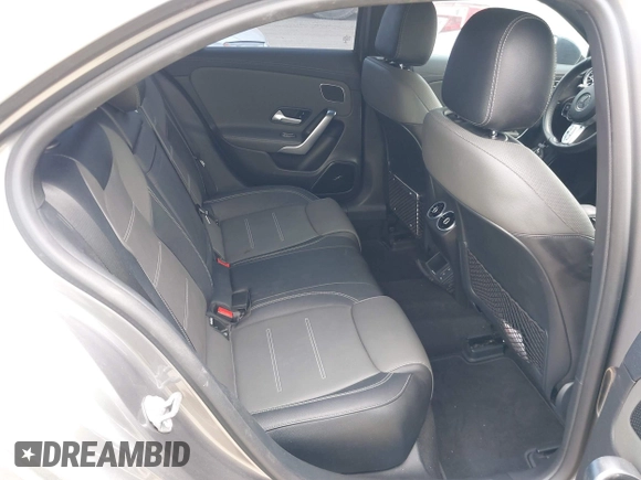 2020 Mercedes-Benz A 220 z VIN W1K3G4EBXLJ231762, wystawiony jako IAAI lot #42010712 z przebiegiem 44 325 mil mil oraz . Historia ofert i sprzedaży dostępna na DreamBid. Obrazek 8.