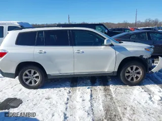 2013 Toyota Highlander with VIN 5TDBK3EH4DS205939, listed as a IAAI auction lot 41320626 with 185,780 mi miles. Bid and sale history available at carsss.com. Image 14.