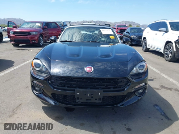 2019 FIAT 124 Spider Lusso z VIN JC1NFAEK6K0143183, wystawiony jako IAAI lot #42173832 z przebiegiem 3 574 mil mil oraz . Historia ofert i sprzedaży dostępna na DreamBid. Obrazek 12.
