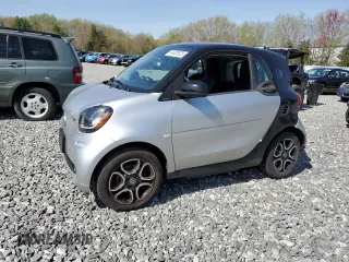 2017 Smart fortwo Pure with VIN WMEFJ9BA9HK231353, listed as a Copart auction lot 54320875 with 16,235 mi miles and Salvage title. Bid and sale history available at DreamBid. Image 1.