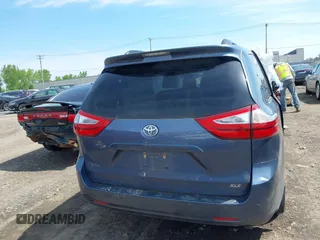 2017 Toyota Sienna XLE Auto Access Seat z VIN 5TDYZ3DC2HS864152, wystawiony jako IAAI lot #42379384 z przebiegiem 107 897 mil mil oraz . Historia ofert i sprzedaży dostępna na DreamBid. Obrazek 16.