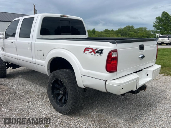 2014 Ford F-250 XL z VIN 1FT7W2BT2EEA07462, wystawiony jako Copart lot #56959795 z przebiegiem 327 167 mil mil oraz Czysty tytuł • Clean title. Historia ofert i sprzedaży dostępna na DreamBid. Obrazek 3.