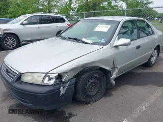 2001 Toyota Camry CE z VIN 4T1BG22K41U847401, wystawiony jako IAAI lot #42275762 z przebiegiem 202 936 mil mil oraz . Historia ofert i sprzedaży dostępna na DreamBid. Obrazek 2.