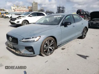 2024 Volvo S60 Core Dark Theme z VIN 7JRL12FK5RG320466, wystawiony jako Copart lot #44786145 z przebiegiem 21 130 mil mil oraz Szkoda całkowita • Salvage title. Historia ofert i sprzedaży dostępna na DreamBid. Obrazek 1.