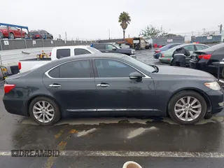 2010 Lexus LS 460 z VIN JTHCL5EF2A5007842, wystawiony jako IAAI lot #41762378 z przebiegiem 102 284 mil mil oraz . Historia ofert i sprzedaży dostępna na DreamBid. Obrazek 13.