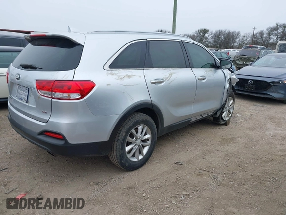 2018 Kia Sorento LX with VIN 5XYPG4A35JG378093, listed as a IAAI auction lot 41602165 with 61,247 mi miles. Bid and sale history available at carsss.com. Image 4.