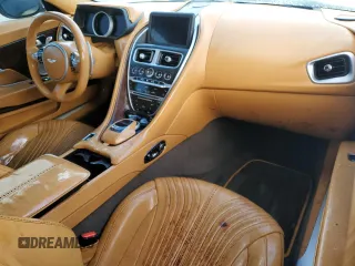 2017 Aston Martin DB11 z VIN SCFRMFAV2HGL00765, wystawiony jako Copart lot #79288034 z przebiegiem Nie podano mil oraz Nie do naprawy. Historia ofert i sprzedaży dostępna na DreamBid. Obrazek 8.
