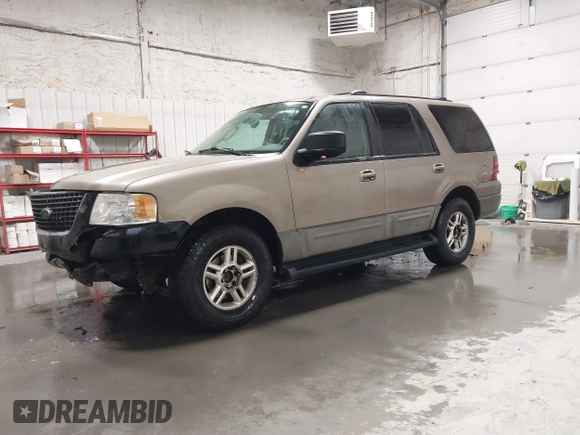 2003 Ford Expedition Special Service with VIN 1FMPU15L43LC37911, listed as a IAAI auction lot 41220050 with 221,976 mi miles. Bid and sale history available at carsss.com. Image 17.