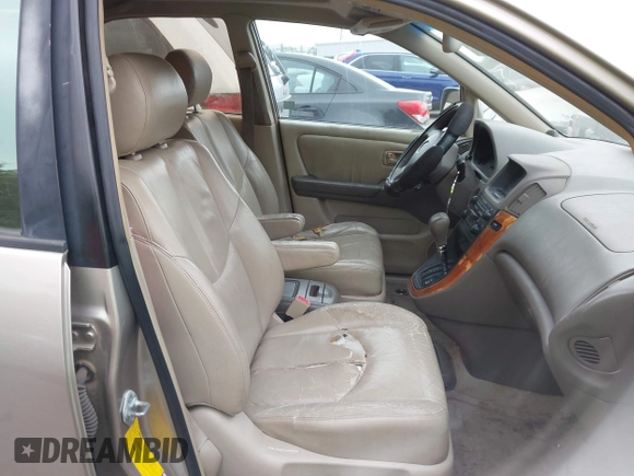 2000 Lexus RX 300 with VIN JT6HF10U5Y0134886, listed as a IAAI auction lot 42068102 with 156,237 mi miles. Bid and sale history available at carsss.com. Image 5.