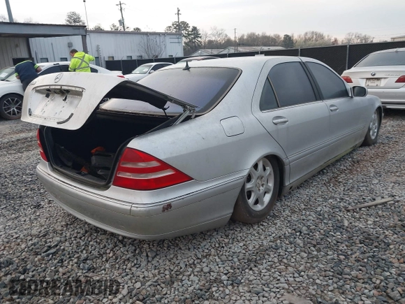 2002 Mercedes-Benz S-Class 4.3L with VIN WDBNG70J32A226516, listed as a IAAI auction lot 41783902 with 162,979 mi miles. Bid and sale history available at carsss.com. Image 4.