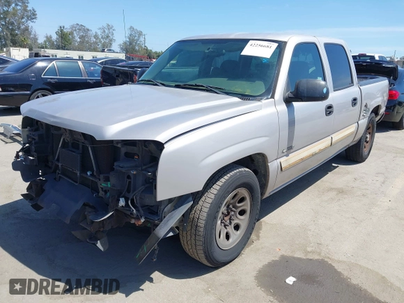 2005 Chevrolet Silverado 1500 LS z VIN 2GCEC13T651144009, wystawiony jako IAAI lot #42256681 z przebiegiem 116 074 mil mil oraz . Historia ofert i sprzedaży dostępna na DreamBid. Obrazek 20.