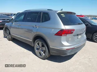 2019 Volkswagen Tiguan SEL Premium with VIN 3VV4B7AX5KM085435, listed as a IAAI auction lot 41839386 with 124,501 mi miles and . Bid and sale history available at DreamBid. Image 3.