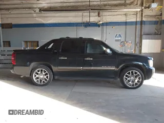 2011 Chevrolet Avalanche LTZ with VIN 3GNTKGE31BG317309, listed as a IAAI auction lot 41625790 with 280,943 mi miles. Bid and sale history available at carsss.com. Image 13.