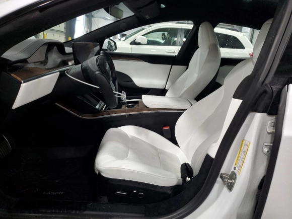 2023 Tesla Model S с VIN 5YJSA1E5XPF500758, выставлен на аукционе Copart как лот 51654685 с пробегом 25 390 миль миль и Списание • Salvage title. История ставок и продаж доступна на DreamBid. Изображение 7.