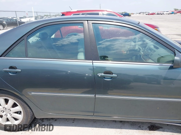 2002 Toyota Camry LE z VIN 4T1BE30KX2U591037, wystawiony jako IAAI lot #42077641 z przebiegiem 86 569 mil mil oraz . Historia ofert i sprzedaży dostępna na DreamBid. Obrazek 13.