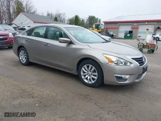 2013 Nissan Altima 2.5 S with VIN 1N4AL3AP8DC295819, listed as a IAAI auction lot 42091322 with 196,220 mi miles. Bid and sale history available at carsss.com. Image 1.