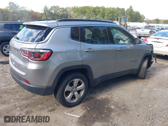 2018 Jeep Compass Latitude with VIN 3C4NJCBB1JT374446, listed as a IAAI auction lot 40536024 with 110,165 mi miles. Bid and sale history available at carsss.com. Image 4.