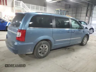2012 Chrysler Town & Country Touring z VIN 2C4RC1BG2CR187749, wystawiony jako Copart lot #53797655 z przebiegiem 102 363 mil mil oraz Szkoda całkowita • Salvage title. Historia ofert i sprzedaży dostępna na DreamBid. Obrazek 3.