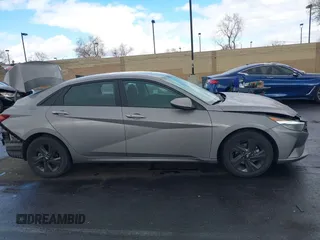 2022 Hyundai Elantra Blue z VIN KMHLM4AJ9NU031372, wystawiony jako IAAI lot #41524681 z przebiegiem 69 060 mil mil oraz . Historia ofert i sprzedaży dostępna na DreamBid. Obrazek 14.