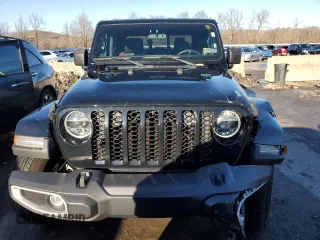 2022 Jeep Gladiator Willys with VIN 1C6HJTAG3NL117386, listed as a Copart auction lot 84271684 with 9,114 mi miles and Salvage title. Bid and sale history available at DreamBid. Image 5.