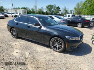 2019 BMW 3 Series 330i z VIN WBA5R1C57KFH03202, wystawiony jako Copart lot #51518915 z przebiegiem 172 464 mil mil oraz Szkody całkowita. Historia ofert i sprzedaży dostępna na DreamBid. Obrazek 4.