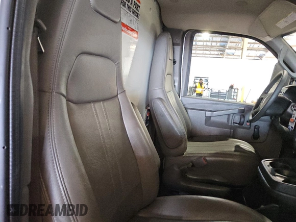 2021 GMC Savana Commercial z VIN 1GDY7RF76M1211125, wystawiony jako Copart lot #86904144 z przebiegiem Nie podano mil oraz Tytuł czysty. Historia ofert i sprzedaży dostępna na DreamBid. Obrazek 6.