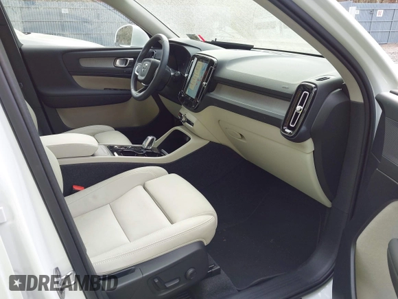 2024 Volvo XC40 Plus Bright Theme with VIN YV4L12UE2R2356332, listed as a IAAI auction lot 40734339 with 5,863 mi miles. Bid and sale history available at carsss.com. Image 5.
