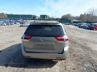 2015 Toyota Sienna LE AAS z VIN 5TDKK3DC1FS661065, wystawiony jako IAAI lot #41611113 z przebiegiem 110 468 mil mil oraz . Historia ofert i sprzedaży dostępna na DreamBid. Obrazek 16.