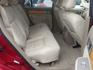 2007 Lincoln MKX z VIN 2LMDU88CX7BJ11750, wystawiony jako IAAI lot #41961981 z przebiegiem 122 701 mil mil oraz . Historia ofert i sprzedaży dostępna na DreamBid. Obrazek 8.