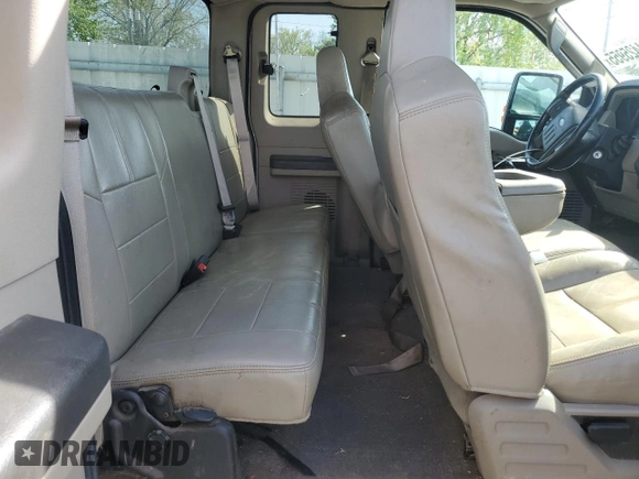 2010 Ford F-250 XL z VIN 1FTSX2B51AEA56414, wystawiony jako Copart lot #54425955 z przebiegiem 84 432 mil mil oraz Szkody całkowita. Historia ofert i sprzedaży dostępna na DreamBid. Obrazek 10.