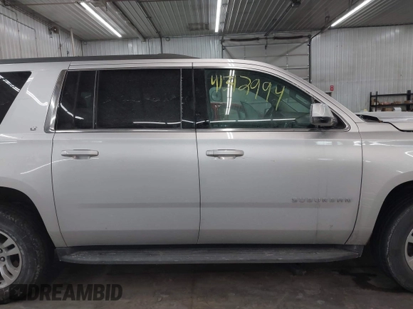 2018 Chevrolet Suburban LT z VIN 1GNSKHKC2JR201282, wystawiony jako IAAI lot #41312994 z przebiegiem 99 783 mil mil oraz . Historia ofert i sprzedaży dostępna na DreamBid. Obrazek 14.