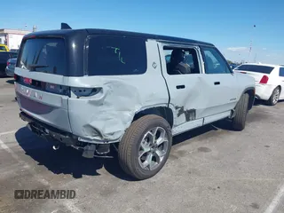 2025 Rivian R1S Adventure z VIN 7PDSGBBA1SN060468, wystawiony jako IAAI lot #41711770 z przebiegiem 2865 mil mil oraz . Historia ofert i sprzedaży dostępna na DreamBid. Obrazek 4.
