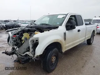 2017 Ford F-250 XLT z VIN 1FT7X2A65HEF11825, wystawiony jako IAAI lot #42193248 z przebiegiem 180 720 mil mil oraz . Historia ofert i sprzedaży dostępna na DreamBid. Obrazek 2.