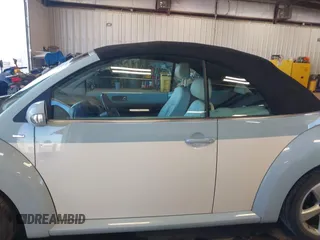 2010 Volkswagen Beetle with VIN 3VWRG3AL1AM003482, listed as a IAAI auction lot 42191257 with 76,072 mi miles and . Bid and sale history available at DreamBid. Image 14.